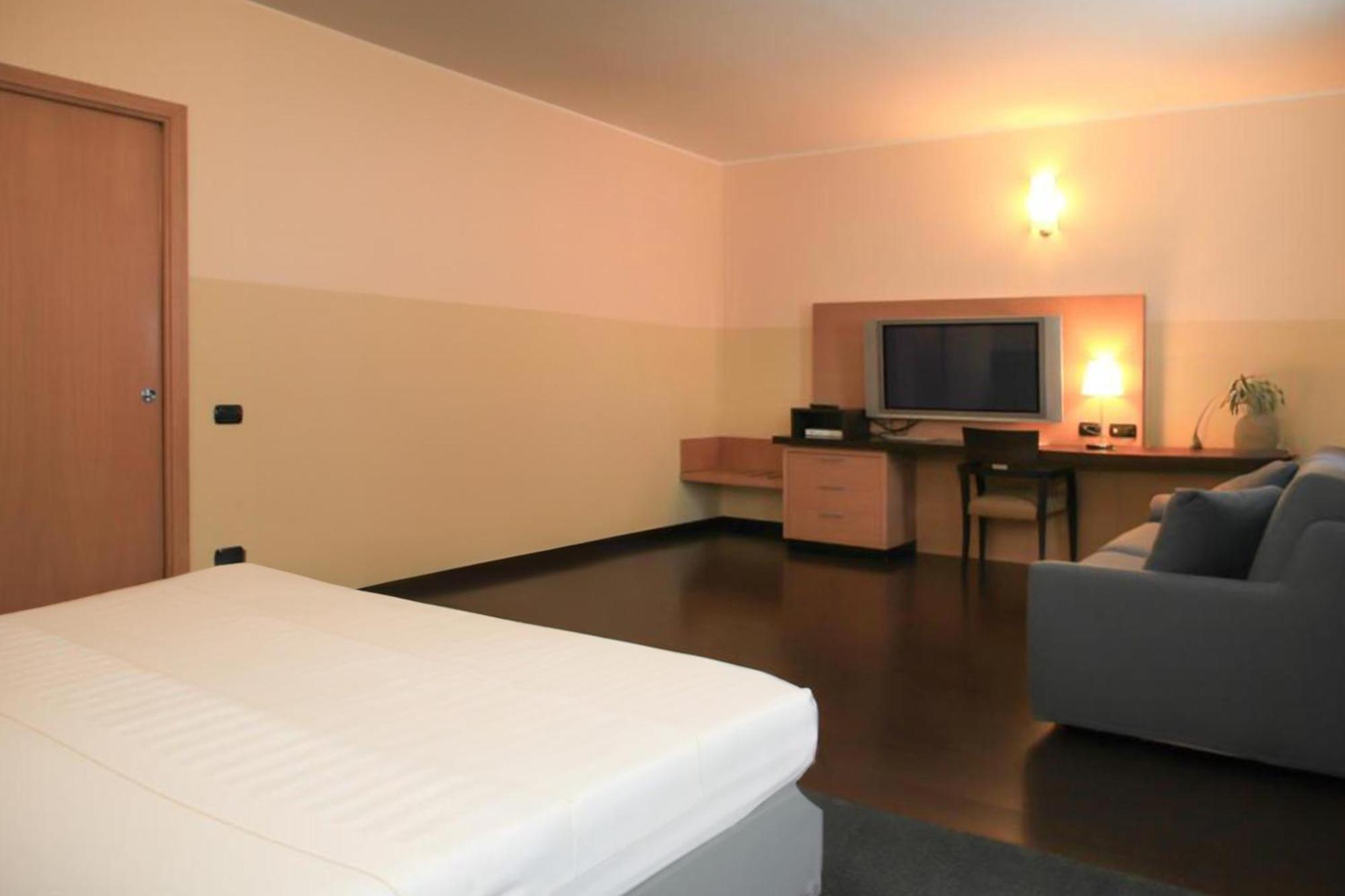 B&B Hotel Milano Cologno Studios Cologno Monzese Exterior foto